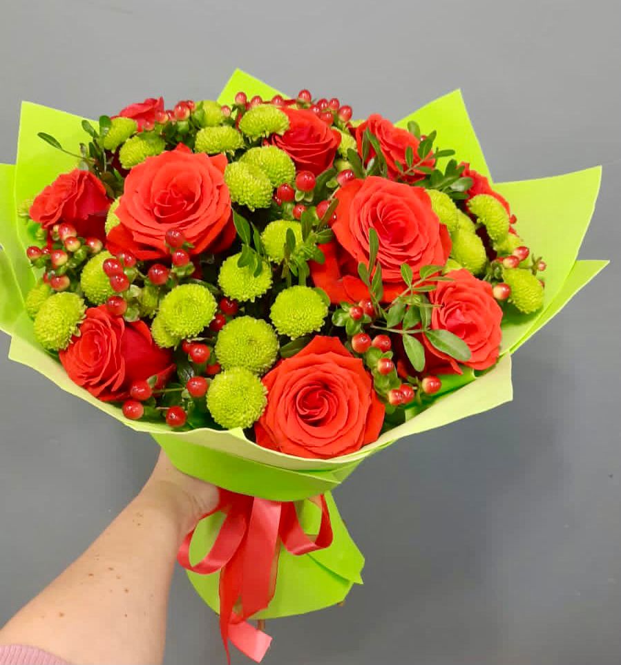 Букет цветов из: Хризантемы и Розы в Волоколамске