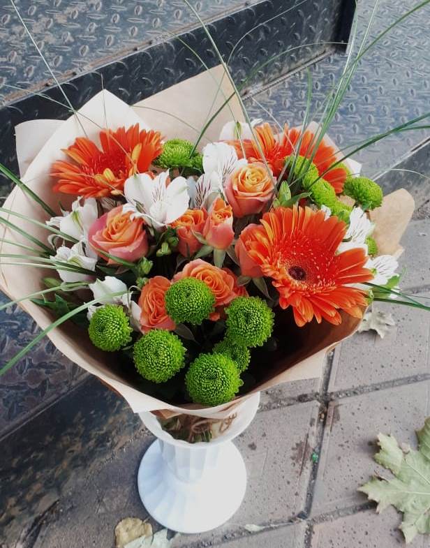 Букет цветов из: Герберы, Хризантемы, Альстромерии и Розы в Волоколамске