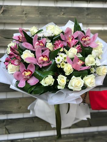 Букет цветов из: Розы и Хризантемы в Волоколамске