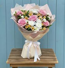 Букет цветов из:  Гвоздики, Орхидеи и Розы в Волоколамске