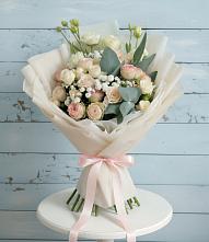 Букет цветов из:  Розы и Лизиантусы в Волоколамске