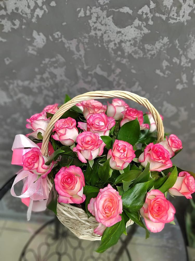 Цветочная композиция из Розы в корзине в Волоколамске