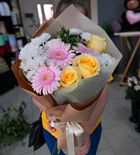 Букет цветов из:  Герберы, Розы и Хризантемы в Волоколамске