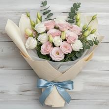Букет цветов из:  Лизиантусы в Волоколамске