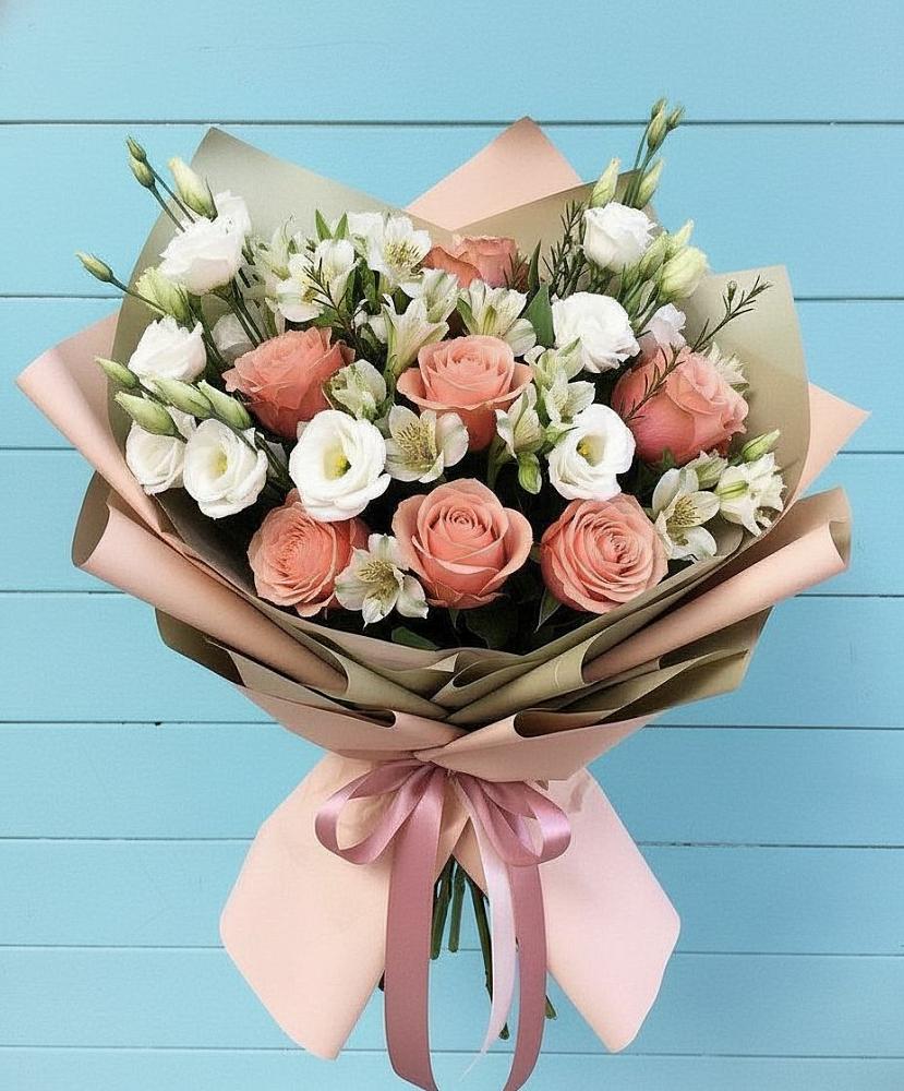 Букет цветов из: Розы, Альстромерии и Лизиантусы в Волоколамске