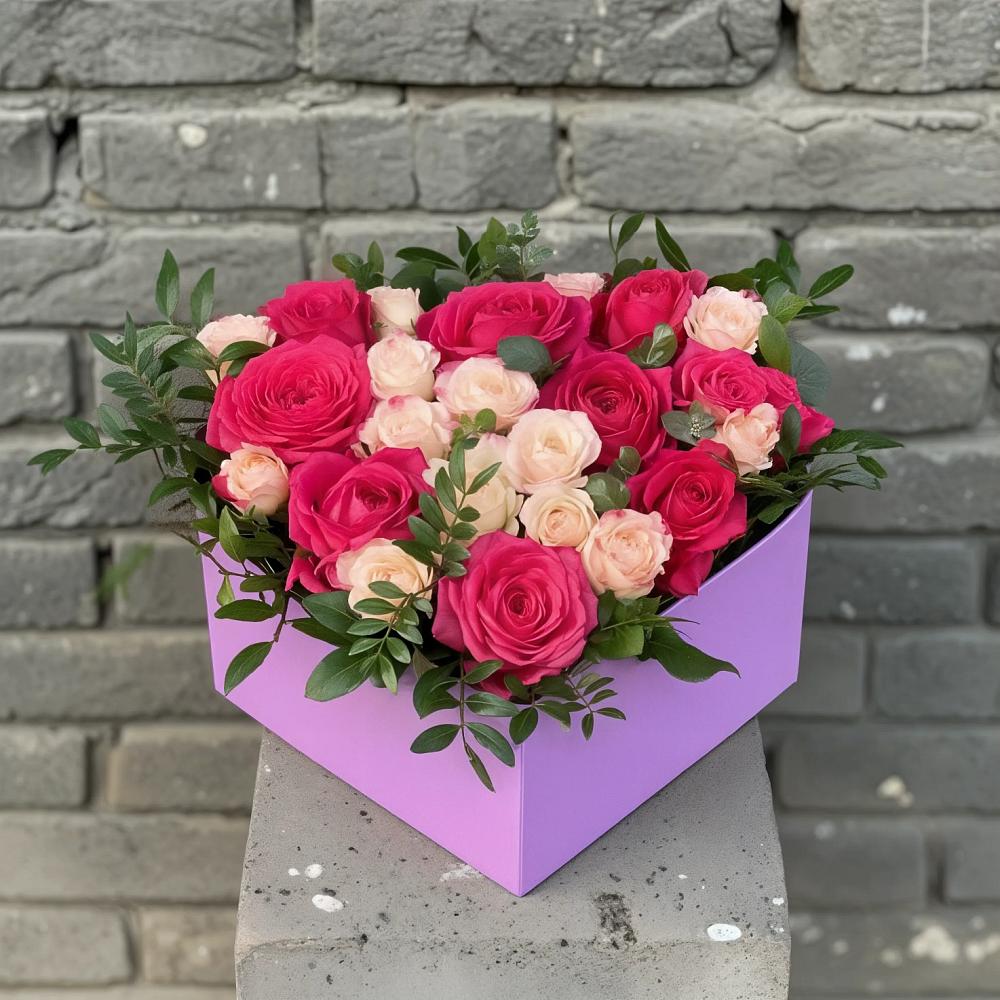 Цветочная композиция из Розы в коробке в Волоколамске