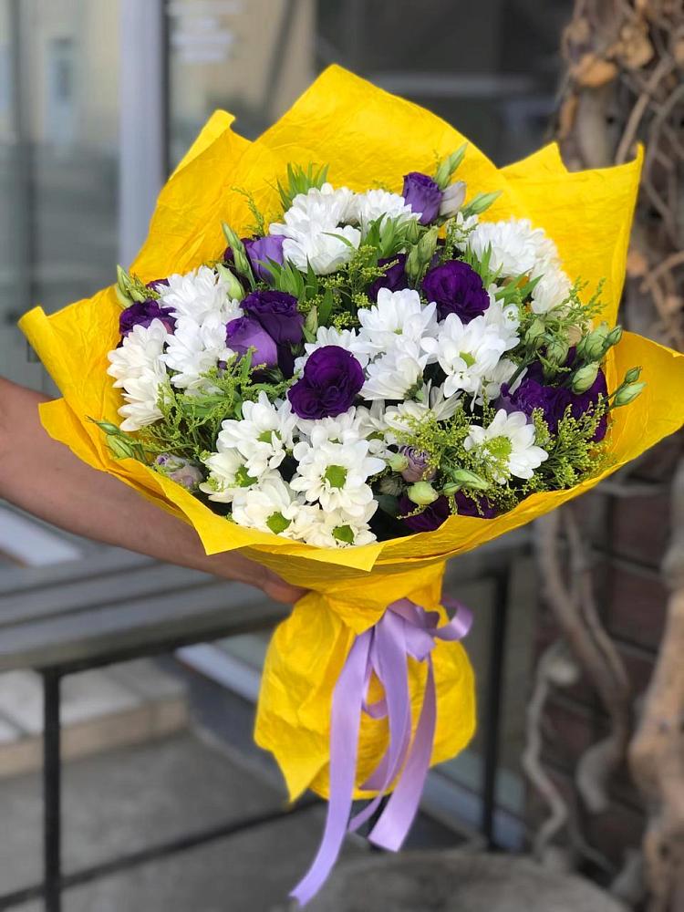 Букет цветов из: Ирисы, Хризантемы и Ромашки в Волоколамске