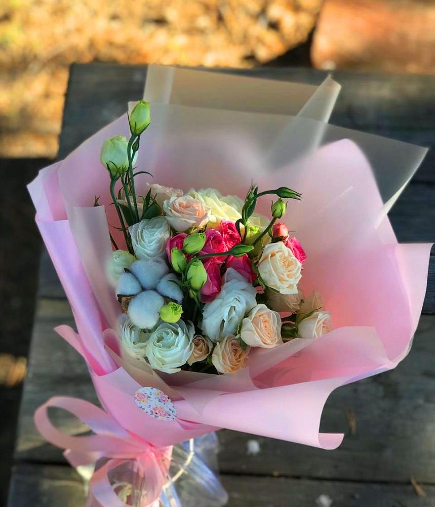 Букет цветов из: Розы и Лизиантусы в Волоколамске