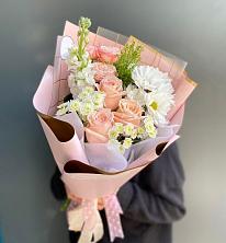 Букет цветов из:  Хризантемы и Розы в Волоколамске