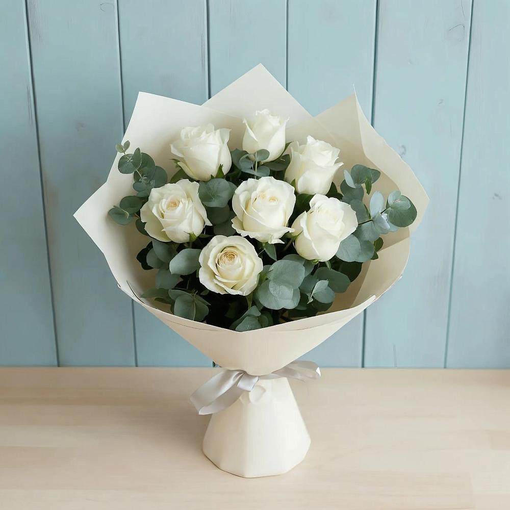 Букет Белые розы в Эвкалипте в Волоколамске