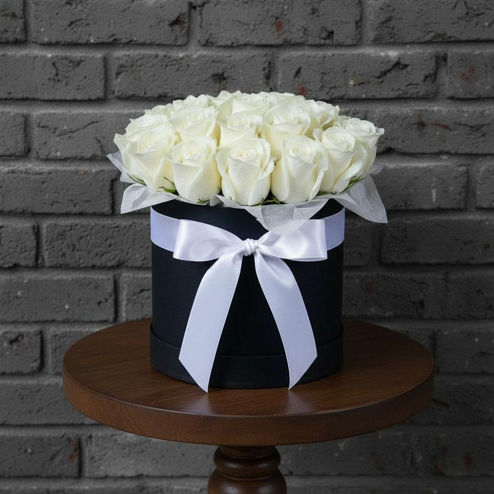 Цветочная композиция из Розы в шляпной коробке в Волоколамске