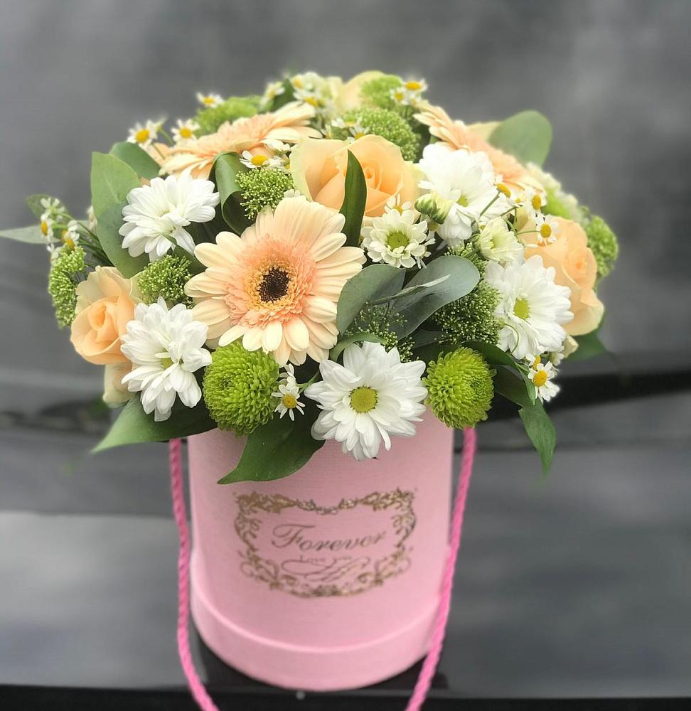 Цветочная композиция из Розы, Герберы и Хризантемы в шляпной коробке в Волоколамске