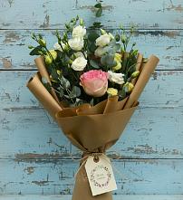 Букет цветов из:  Розы и Лизиантусы в Волоколамске