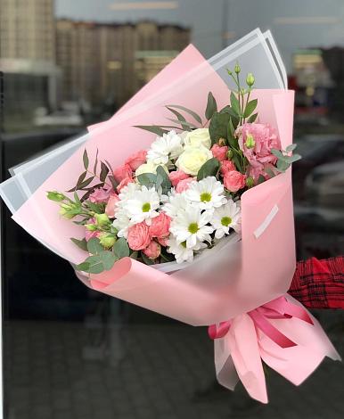 Букет цветов из: Розы, Лизиантусы и Хризантемы в Волоколамске