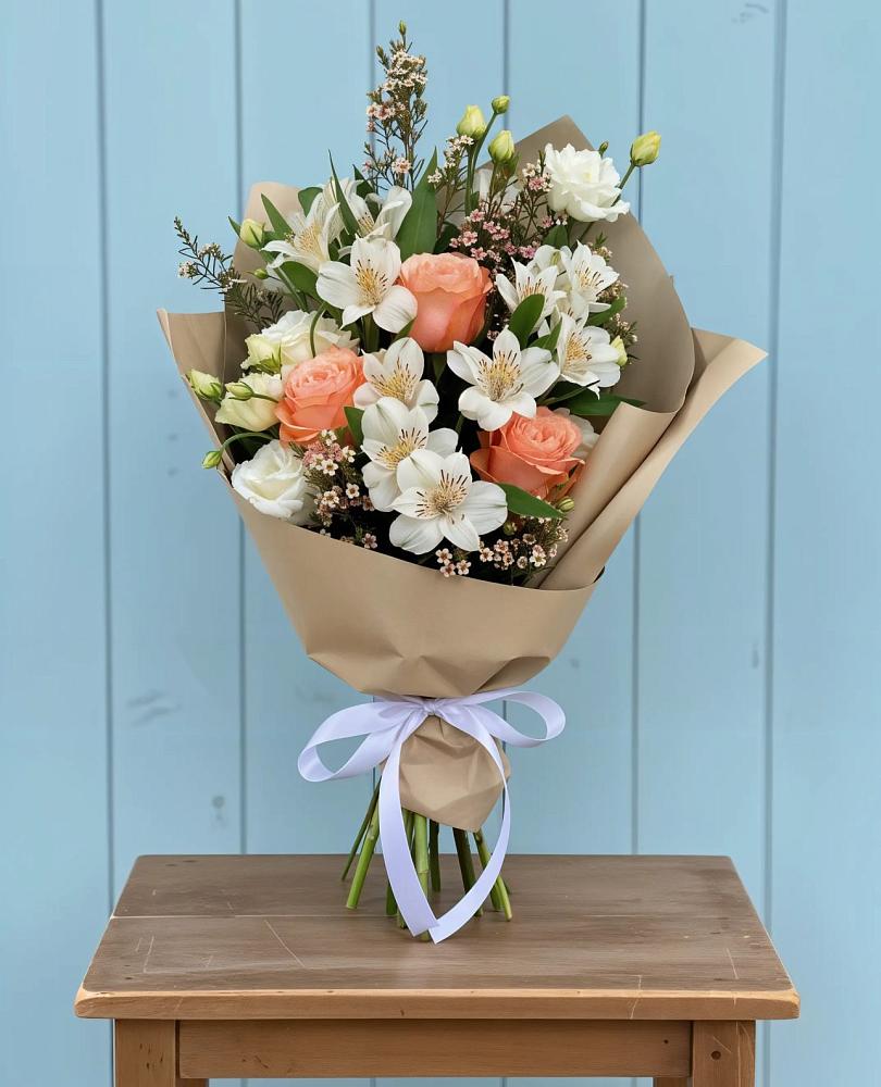 Букет цветов из: Альстромерии, Лизиантусы, Розы и Хризантемы в Волоколамске