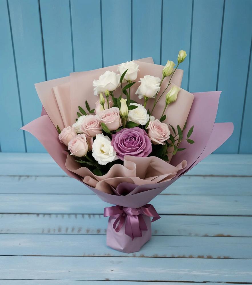 Букет цветов из: Розы и Лизиантусы в Волоколамске